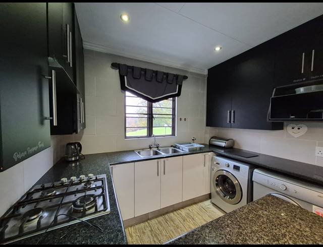 2 BEDROOM TOWNHOUSE FOR SALE IN PEACEHAVEN